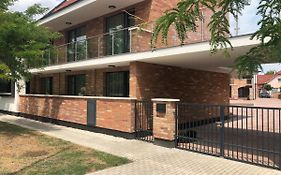 Castellum Panzió Gyula